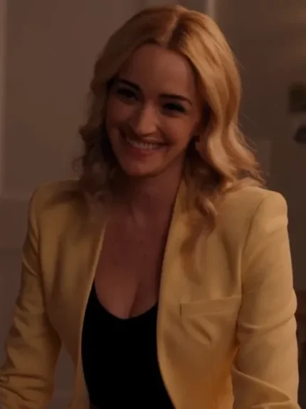 Ginny & Georgia S02 Brianne Howey Yellow Suit