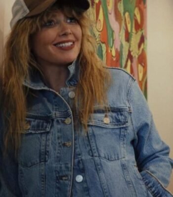 Poker Face 2023 NatashPoker Face 2023 Natasha Lyonne Blue Denim Jacket a Lyonne Blue Denim Jacket (2)