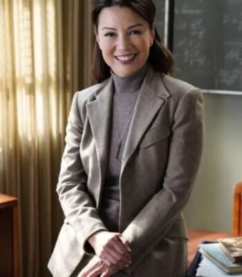 Young Sheldon S05 Dr. Lee Grey Blazer
