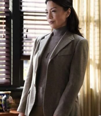 Young Sheldon S05 Dr. Lee Grey Blazer