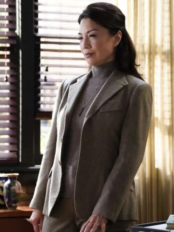 Young Sheldon S05 Dr. Lee Grey Blazer