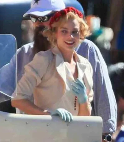 Dreamland 2023 Margot Robbie Cropped Blazer