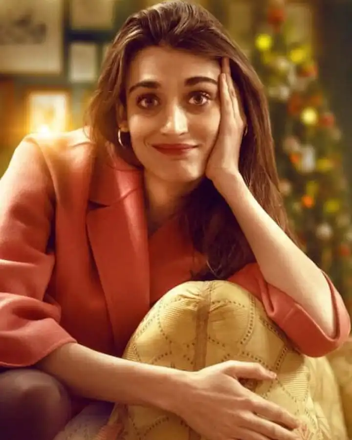 I Hate Christmas 2022 Pilar Fogliati Pink Coat I Hate Christmas 2022 Pilar Fogliati Pink Coat