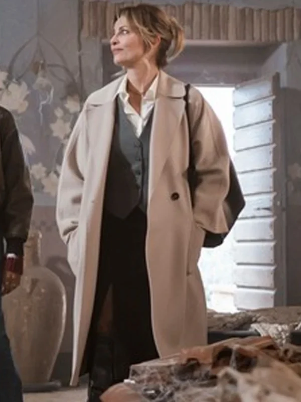 La Dolce Villa 2025 Violante Placido Beige Coat