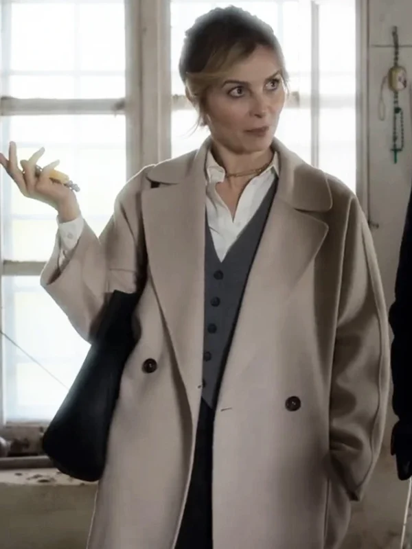 La Dolce Villa 2025 Violante Placido Beige Coat