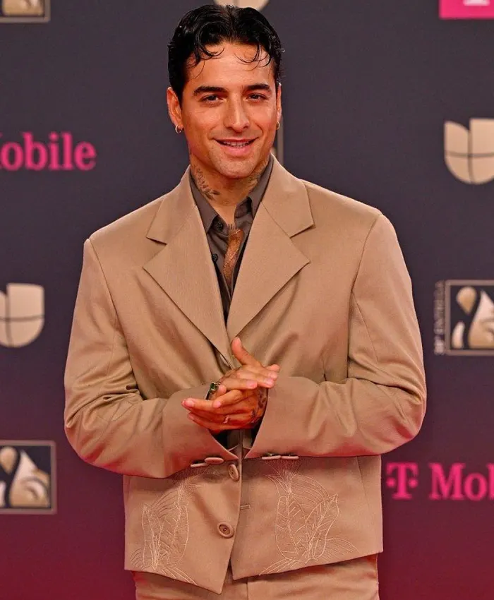 2026 Red Carpet Maluma Cropped Beige Blazer 2026 Red Carpet Maluma Cropped Beige Blazer