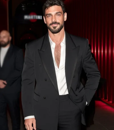 Fashion Show Michele Morrone Black Suit