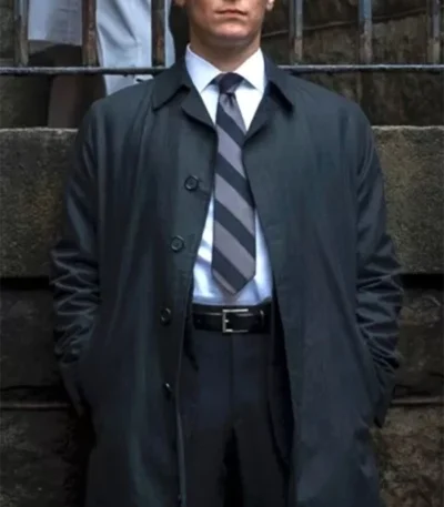 Mindhunter S01E09 Holden Ford Trench Coat