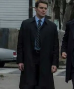 Mindhunter S01E09 Holden Ford Trench Coat