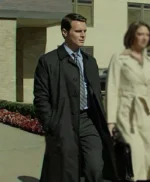 Mindhunter S01E09 Holden Ford Trench Coat