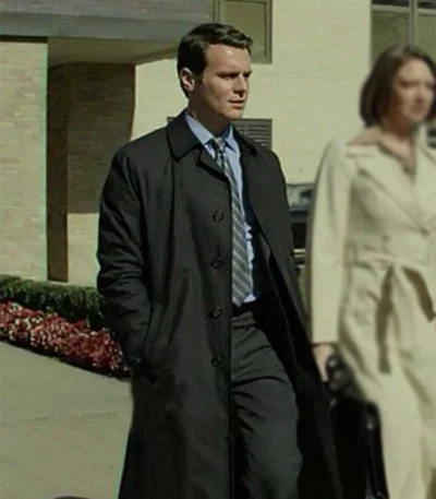 Mindhunter S01E09 Holden Ford Trench Coat