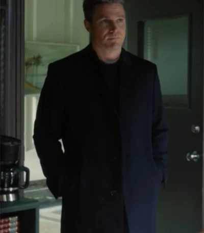 Stephen Amell Suits LA Black Coat