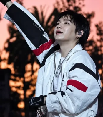 Arirang World Tour Min Yoongi White Warm Up Jacket