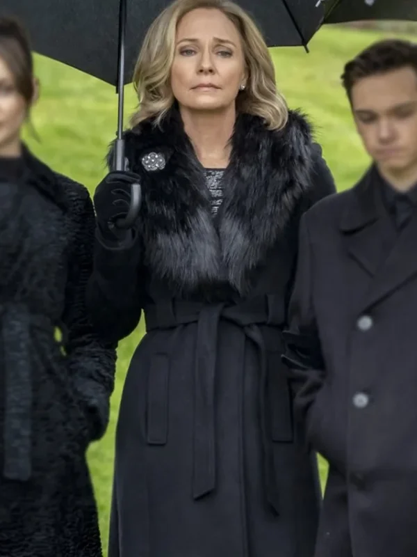 Moira Queen Arrow Season 8 Black Coat