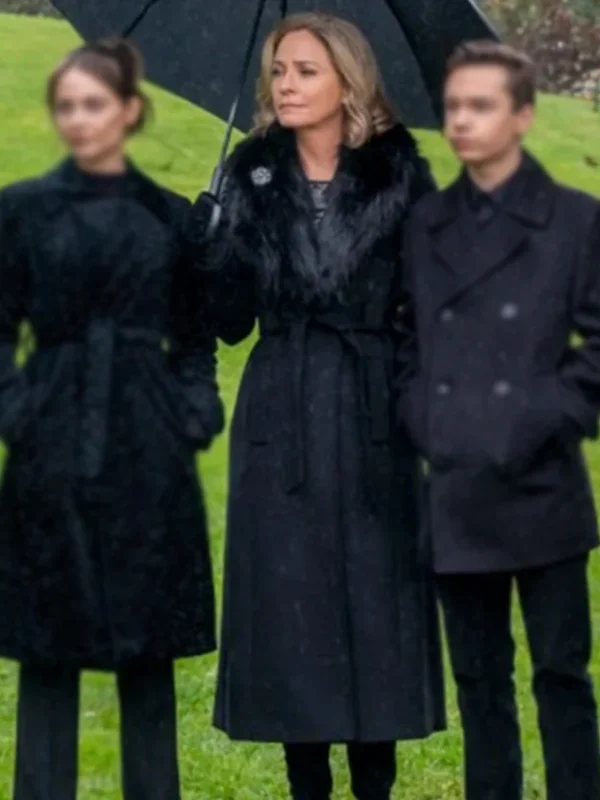 Moira Queen Arrow Season 8 Black Coat