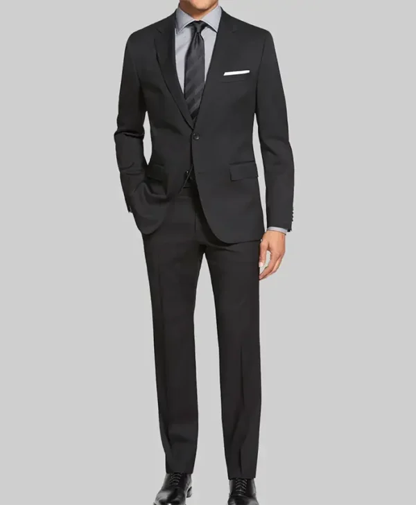 Chris Hemsworth Crime 101 Suit