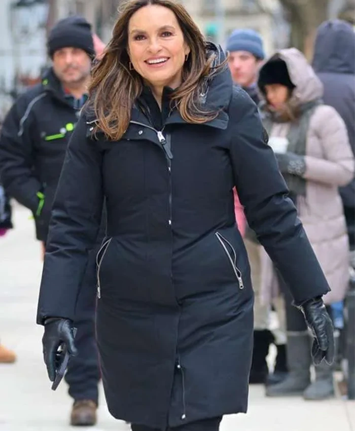 Mariska Hargitay Law and Order SVU S26 Black Puffer Coat Mariska Hargitay Law and Order SVU S26 Black Puffer Coat