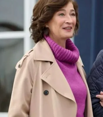 Moira Kelly Love of the Irish Coat