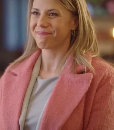 A Cozy Christmas Inn 2022 Jodie Sweetin Pink Coat