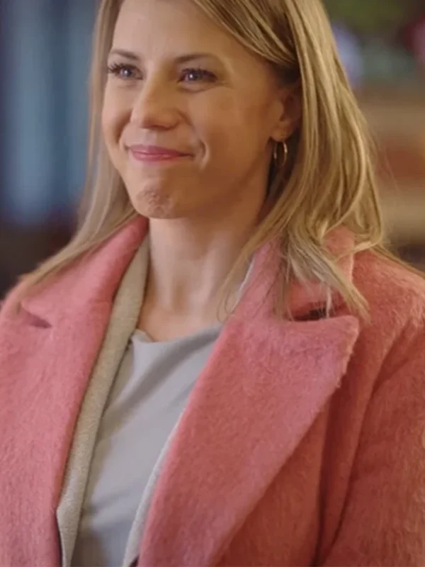 A Cozy Christmas Inn 2022 Jodie Sweetin Pink Coat