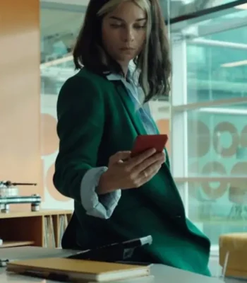 Black Mirror S06 Annie Murphy Green Suit