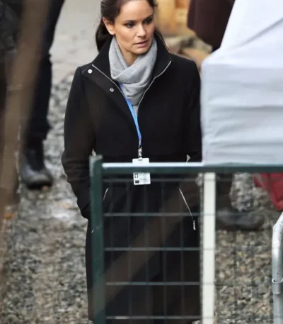 Colony S02 Sarah Wayne Callies Black Coat