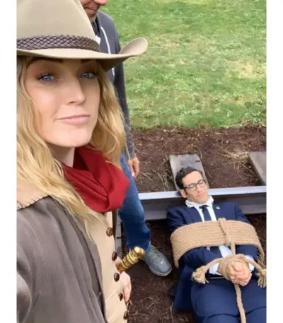 DCs Legends Of Tomorrow Sara Lance S05 EP07 Coat