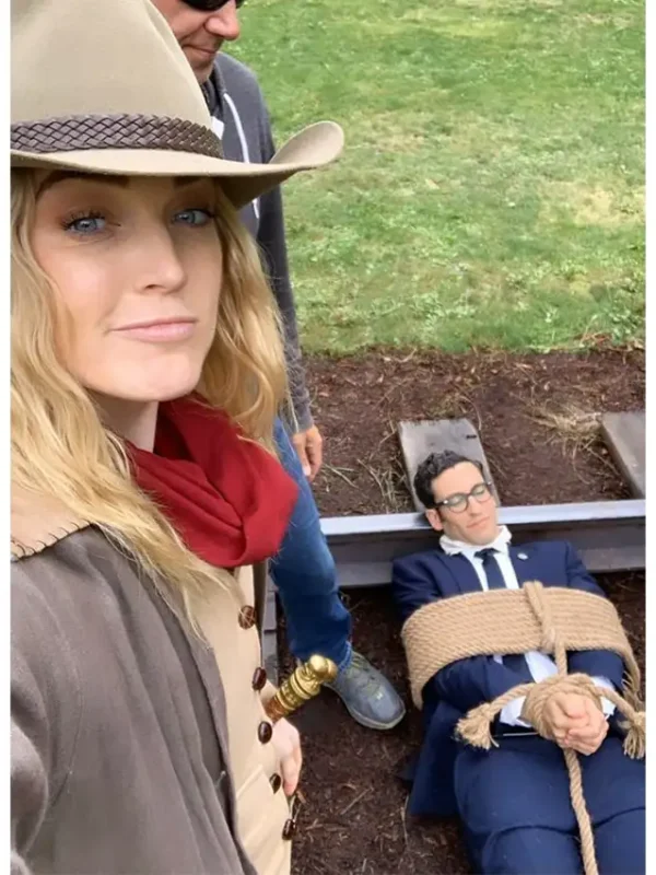 DCs Legends Of Tomorrow Sara Lance S05 EP07 Coat