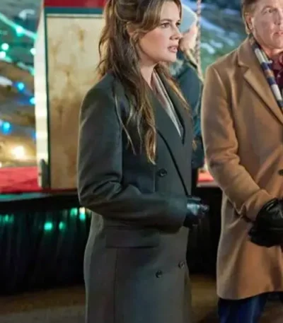 Chelsea Hobbs Navigating Christmas 2023 Coat