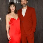 Fatal Attraction S01 Joshua Jackson Red Suit
