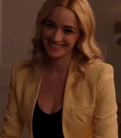 Ginny & Georgia S02 Brianne Howey Yellow Suit