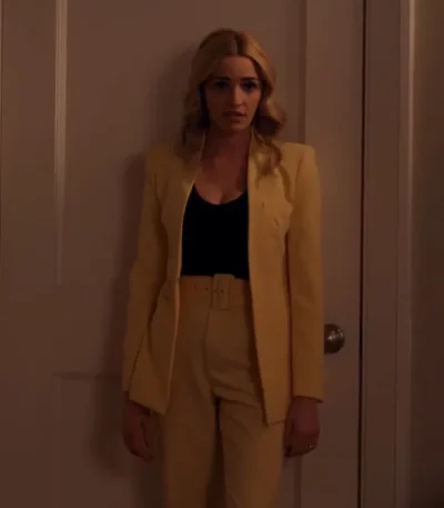 Ginny & Georgia S02 Brianne Howey Yellow Suit