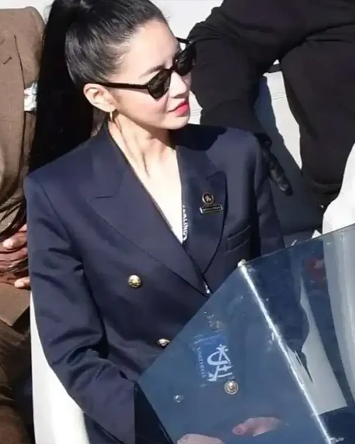 Kim Yoon-ji Lift Blue Suit Kim Yoon-ji Lift Blue Suit