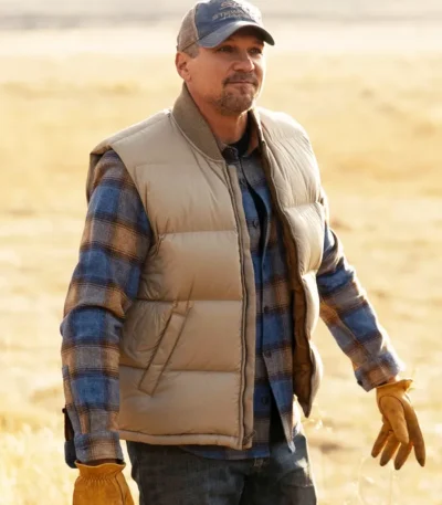 Marc Blucas My Life with the Walter Boys S02 Vest