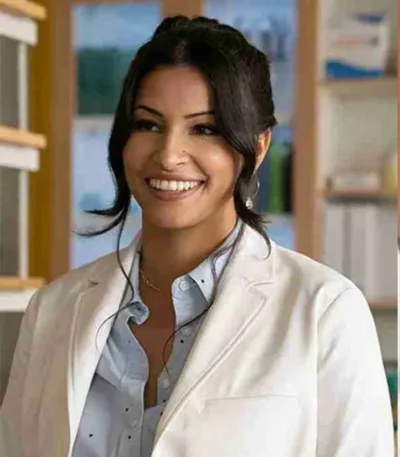 Richa Moorjani Never Have I Ever S02 White Coat