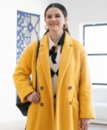 Selena Gomez Only Murders in the Building S02 EP02 Yellow Coat