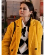 Selena Gomez Only Murders in the Building S02 EP02 Yellow Coat