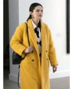 Selena Gomez Only Murders in the Building S02 EP02 Yellow Coat