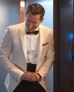 Nolan Red Notice Ryan Reynolds White Suit