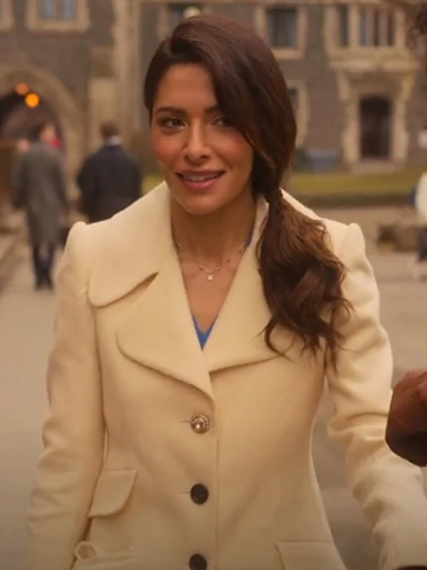 Sex/life Sarah Shahi Off-White Coat