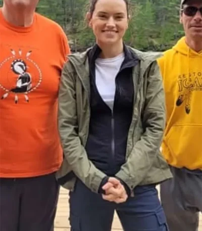 Daisy Ridley The Marsh King Daughter Green Jacket