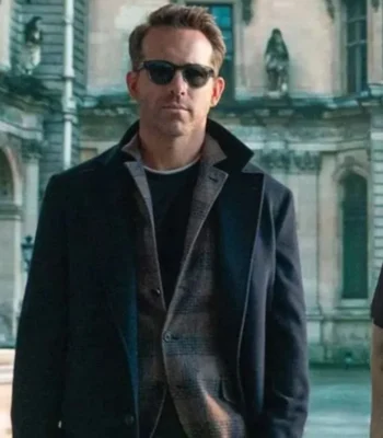 Red Notice Ryan Reynolds Black Coat