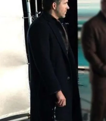 Red Notice Ryan Reynolds Black Coat
