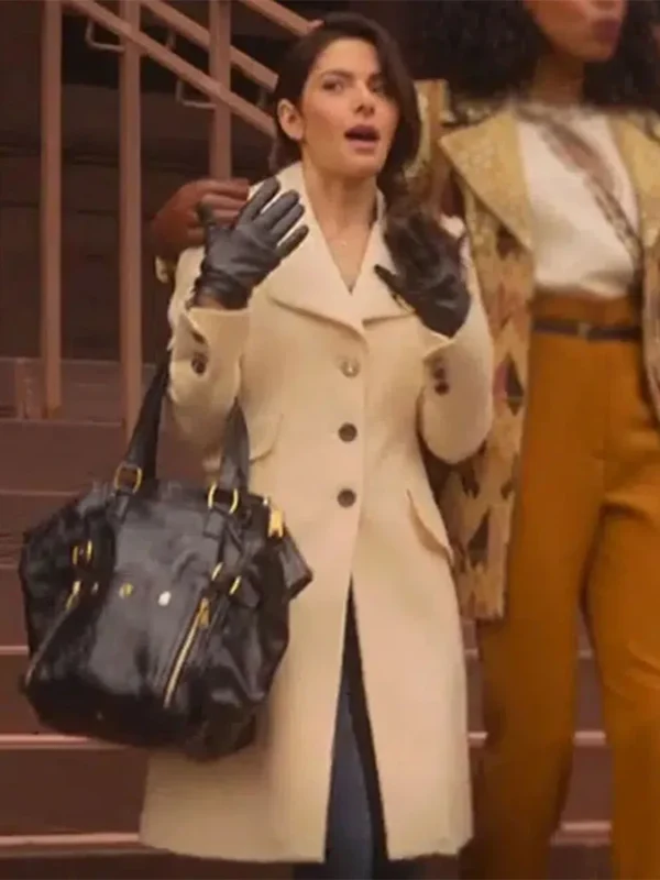 Sex/life Sarah Shahi Off-White Coat