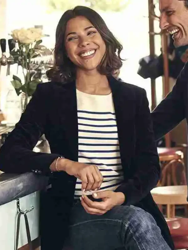 The Hookup Plan Sabrina Ouazani Black Blazer