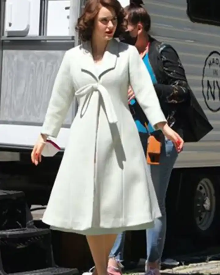 The Marvelous Mrs. Maisel Rachel Brosnahan S04 White Coat The Marvelous Mrs. Maisel Rachel Brosnahan S04 White Coat