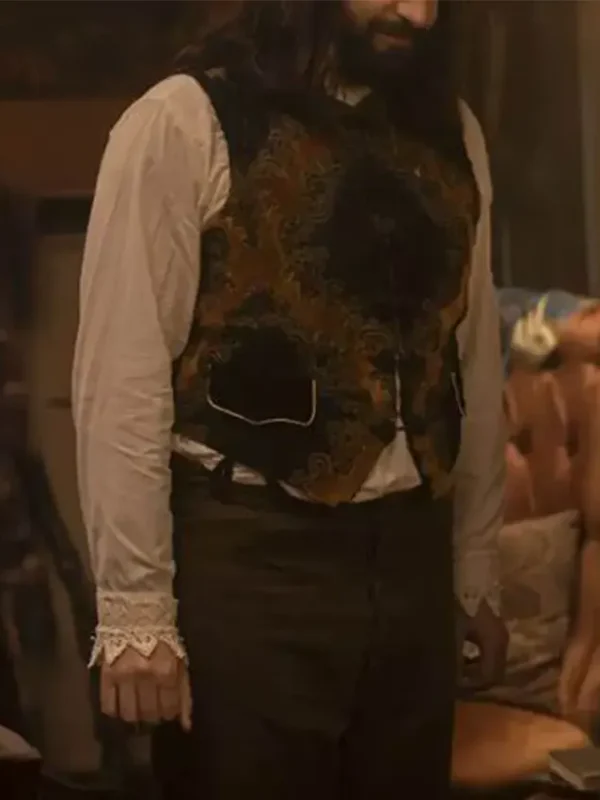 Kayvan Novak What We Do in the Shadows S01 EP01 Vest