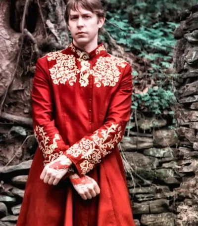 The Wheel of Time Josha Stradowski Red Coat