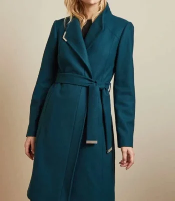 Workin’ Moms S05 Catherine Reitman Green Coat