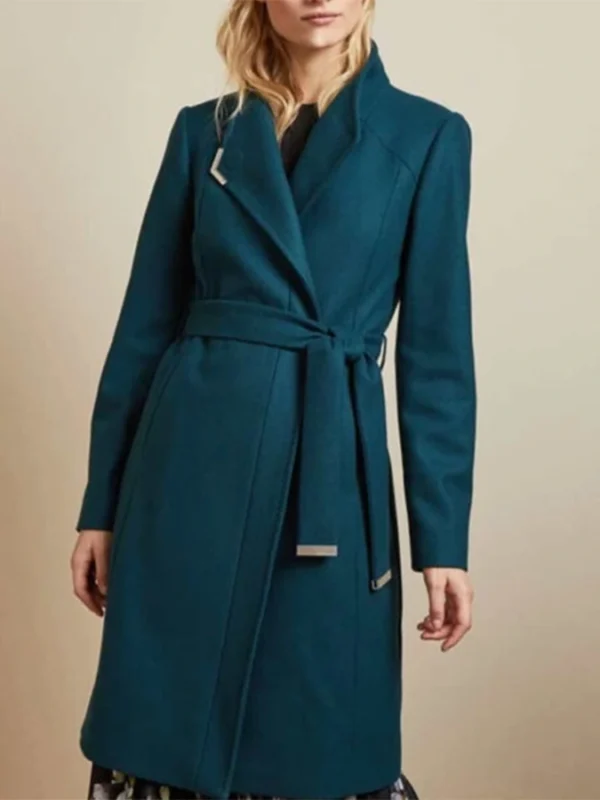 Workin’ Moms S05 Catherine Reitman Green Coat